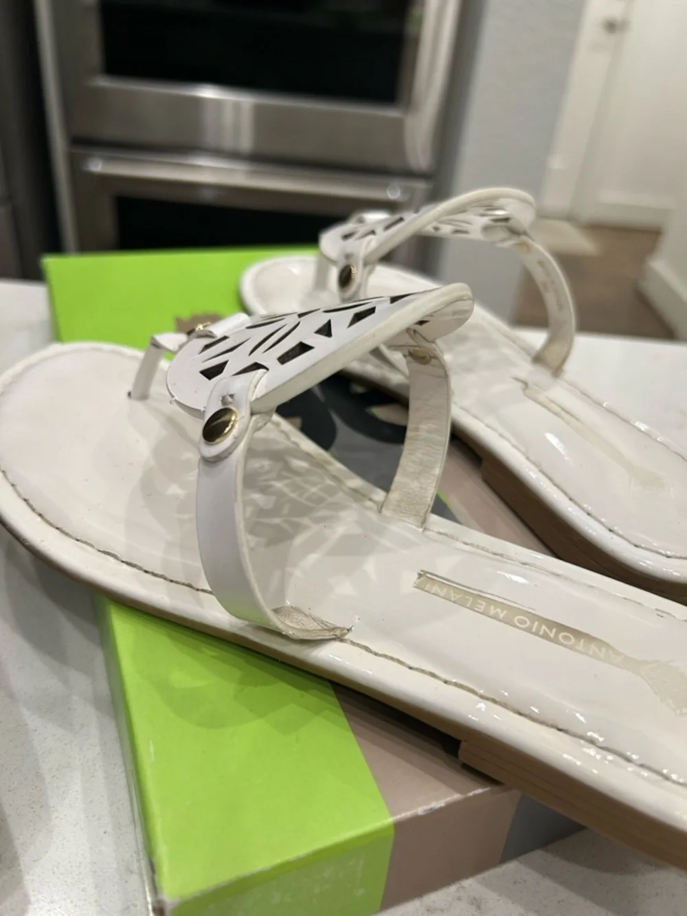 Sam Edelman White Women's Leather Cutout Thong Sandals - Picture 4 of 6